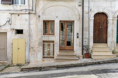 Chesterfield Design Apartment by Wonderful Italy