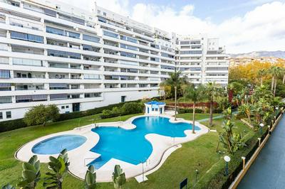 Beautiful Apartment with Pool