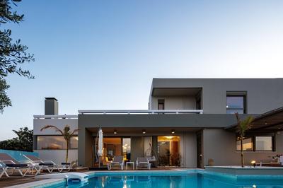 Rizes Villa, Jacuzzi & Pool amid Olive Trees