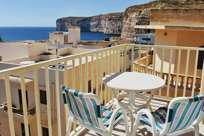 Seaview 2-bedroom Apartment in Xlendi