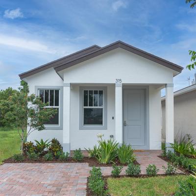 Private Cottage - KING Beds, Brand New, Near Beach, Golfing, Shopping & Restaurants