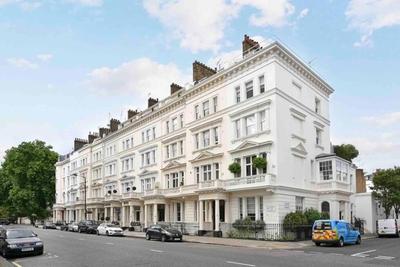 Stunning Grand 2 bed, 2 bath apartment, with aircon