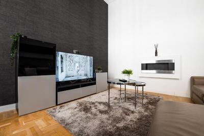 Deluxe Quentin Home next to the Fashion Street