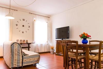 Bright Holiday Home in the countryside near Pisa
