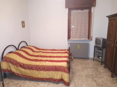 Camere in ampio Appartamento in mezza collina, molto arioso e soleggiato