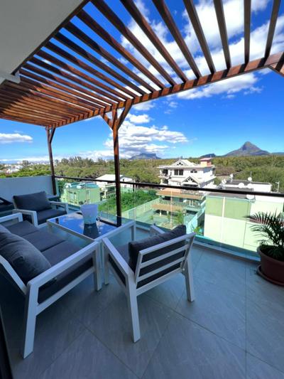 Top-Floor Modern 3BD Penthouse with Beautiful Mountain View Terrace - 5 min Walk to Beach