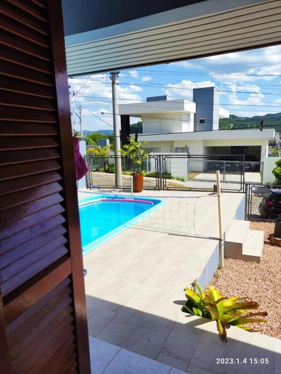 Quartos familiares com piscina