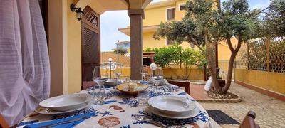 Casa giardino e barbecue