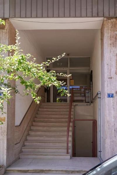 A Sunkissed retreat under the Acropolis