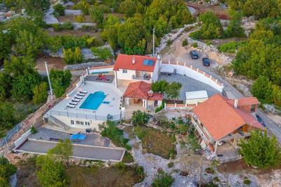 Villa in Omiš inland/4 stars+heated pool