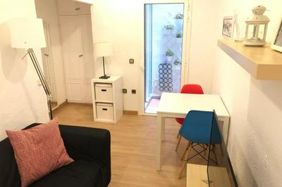 NEW! Cute apartment near metro
