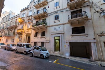 Sliema Charming: 3BR Apartment Near the Beach by 360 Estates