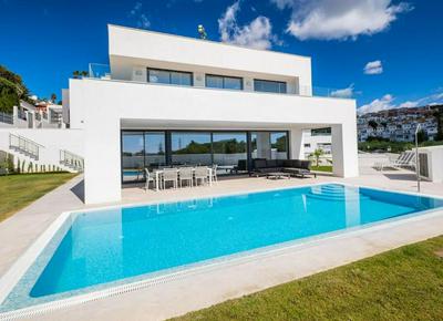 Modern villa walking distance from the beach