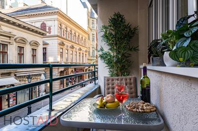 V68 Design Apartment - hostAID