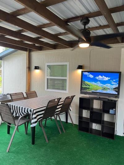 Peaceful getaway and Explore Tampa