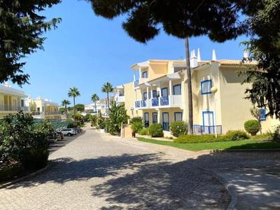 Flamingos Apartment with 2 swimming pool com check in e check out ao domingo em julho e agosto