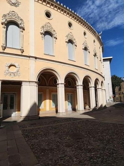 -Free Parking & Wifi- 10 minuti dal centro