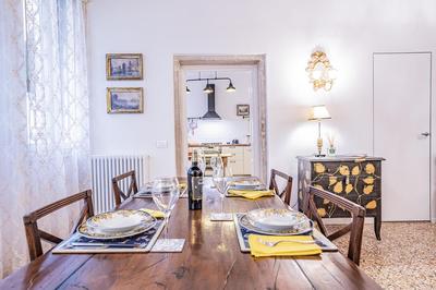 Ca' San Beneto Completely Refurbished in a fabulously central area