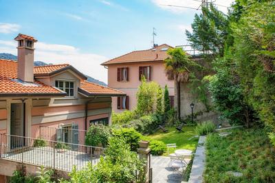 I D'A Charming Penthouse - LAKE VIEW- Como- House-130 mt-2 double bedrooms and 2 double bathrooms a spacious living room-Full equipped kitchen-Private gard