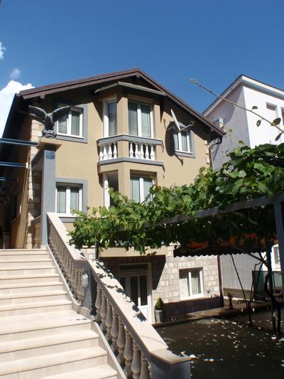 Apartments Sutorina