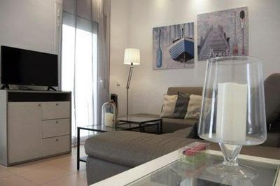 Vive la playa y la noche de Sitges aquí