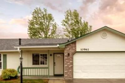 Hello Dolly! 3 beds, 2 bath, 2 TV's, Fireplace, Quiet Neighborhood in Star, ID minutes from walking trails and river views