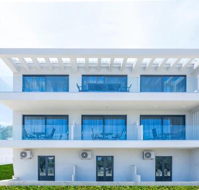 Dionisos Luxury Suites