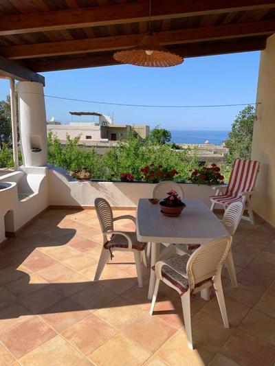 Casa Il Girasole, panoramica e a pochi passi dal centro di Malfa