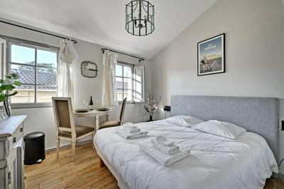 Au cœur des Papes, dans bâtisse de charme studios & appartements en cœur de ville
