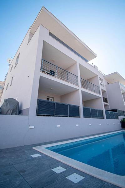Luxury apartment with swimming pool Ana