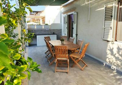 Oroblu. Villetta singola a 50 metri dal mare