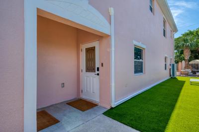 Luxury Villa, 2 Blocks from the Beach, Hot Tub