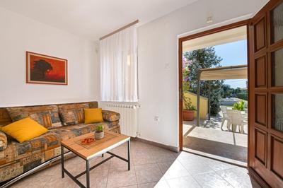 VILLA LIVIA with three nice apartments, swimming pool, childrens playground, barbecue and free parking