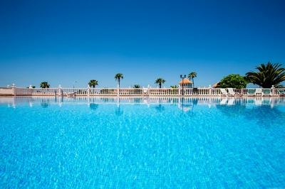 Superior Del Duque ocean view 2 bedroom apartment