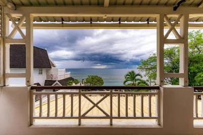 Beachfront Tamarin Villa