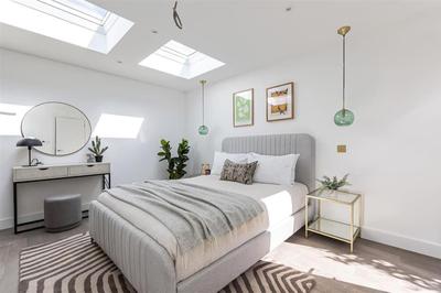 Cozy Leyton House with Garden and Small Terrace