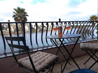 Seafront Apartment in St. Paul's Bay