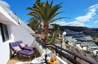 Sea view cozy apartment with pool