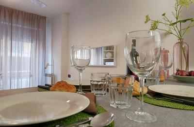 Modern Lakefront 1-Bedroom Apartment