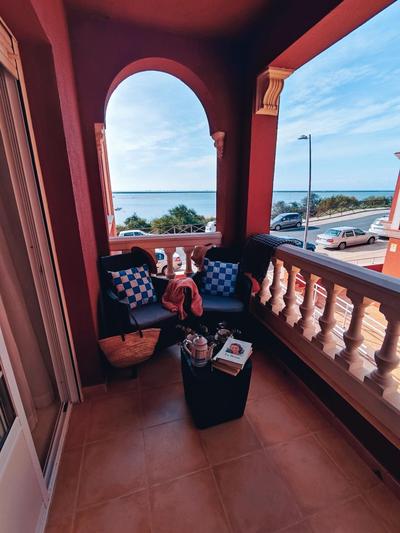 APARTAMENTO FRENTE AL MAR CON PRECIOSAS VISTAS
