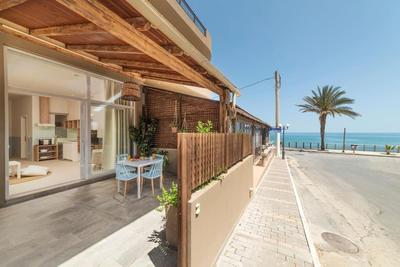 SeaFront Stalis Apartment with Private Patio