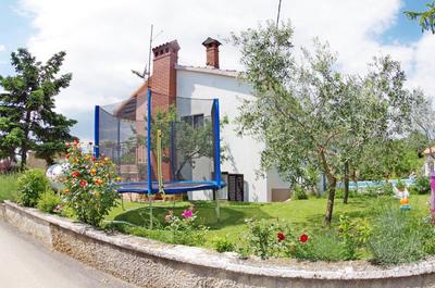Apartment Elena, village Peresiji