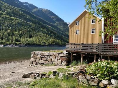Sjøgata Riverside Rental and Salmon Fishing