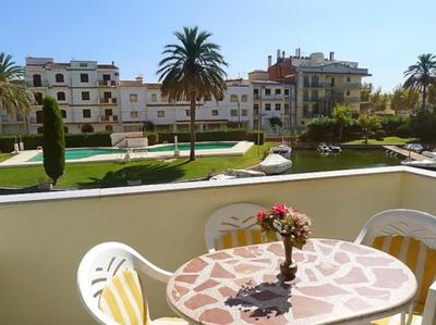 Apartamento céntrico con piscina y parking