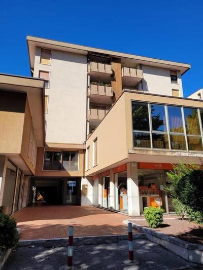 View lovely 3bed-2bath condo full furnished.