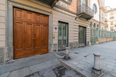 Porta Nuova & San Salvario Roomy Flat