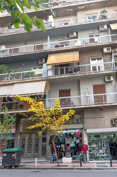 LIVANOS Charming Studio Steps from Metro