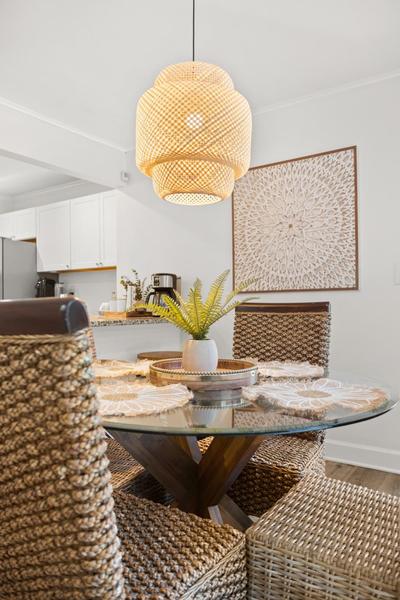 Charleston Comfort and Style, Centrally Located