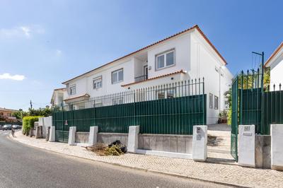 Family Villa in Lisbon ,Heated Pool ,Elevator,Parking,6 Bedrooms,Sleeps 14