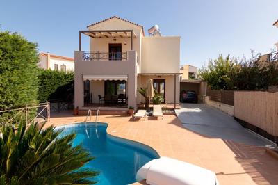 Villa Los Pacos - Spacious 3-bed villa near Rethymno with spectacular sea view